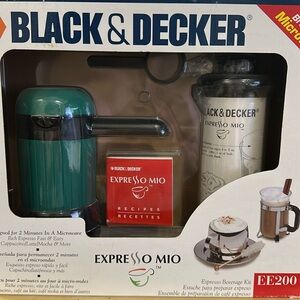 Black & Decker Espresso Mío EE200
New in box never opened